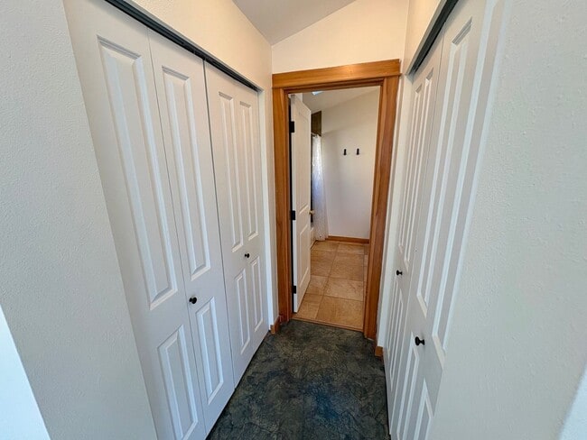 Building Photo - Central District Townhome