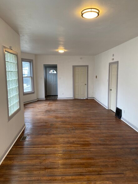 Living Room - 428 E 27th St