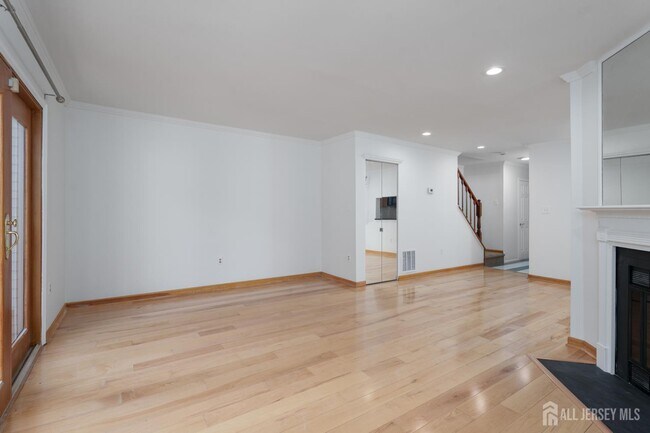 Building Photo - 357 Hadleigh Ln