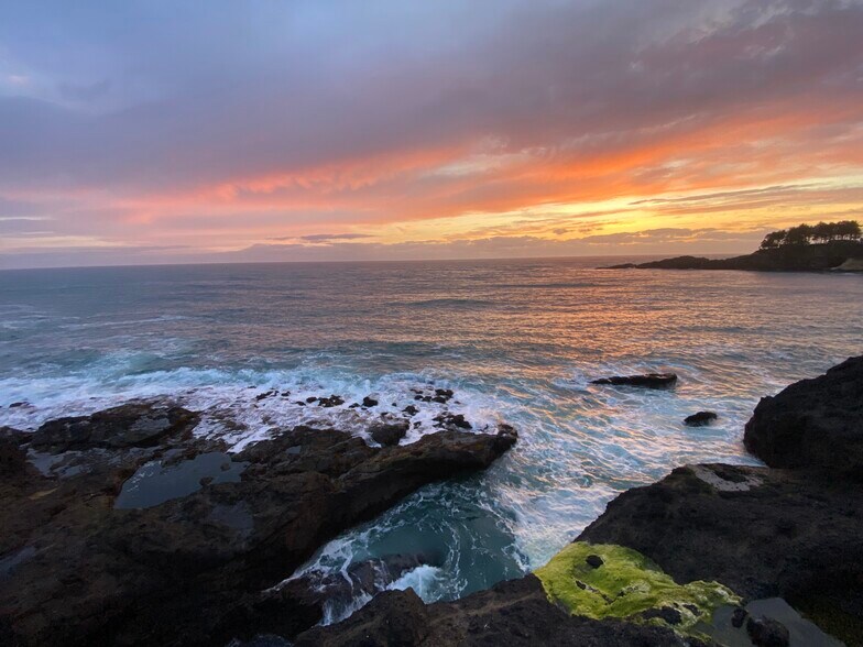 Enjoy a Sunset from Depoe Bay Sea Wall - 425 SE Shell Ave