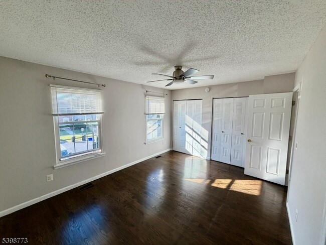 Building Photo - 347 Bromley Pl