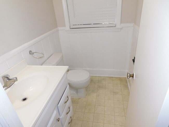 Building Photo - 6300 Candlewood Dr