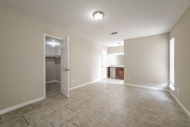 Building Photo - 7659 Athlone Dr