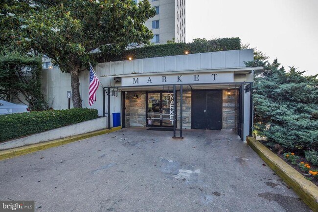 Building Photo - 10201 Grosvenor Pl