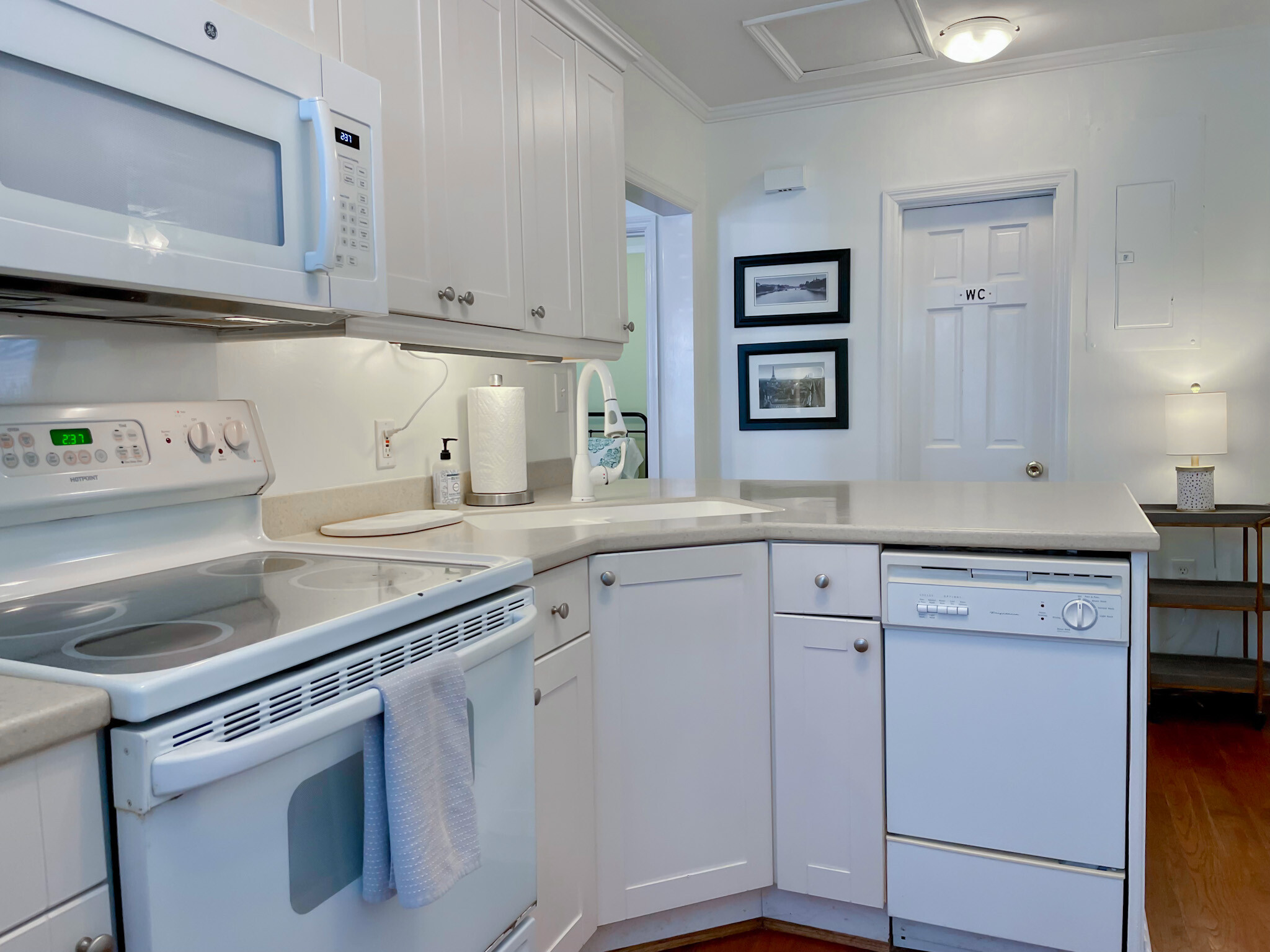 219- corian counters, integrated sink - 215 W Taylor St