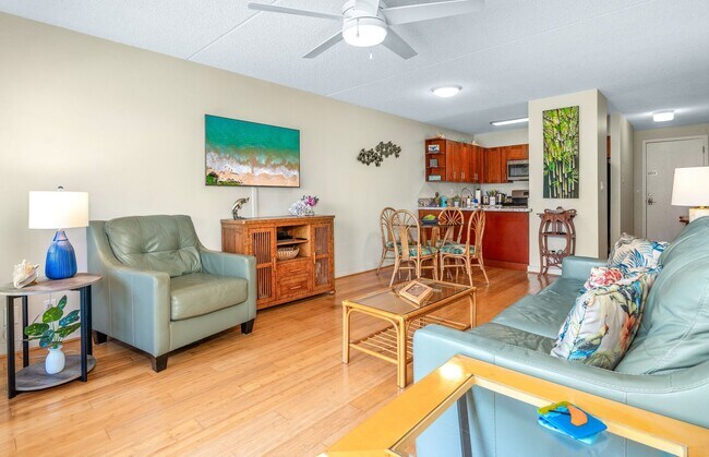 Building Photo - 1/1 Updated Furnished Condo + Private Lanai