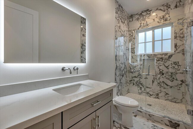 Building Photo - Newer High-Tech Home | Top Schools | Great...