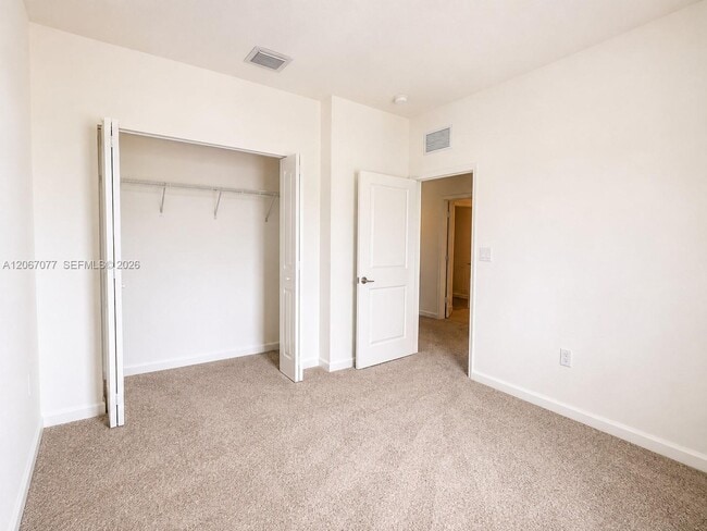 Building Photo - 2608 SE 25th Ct