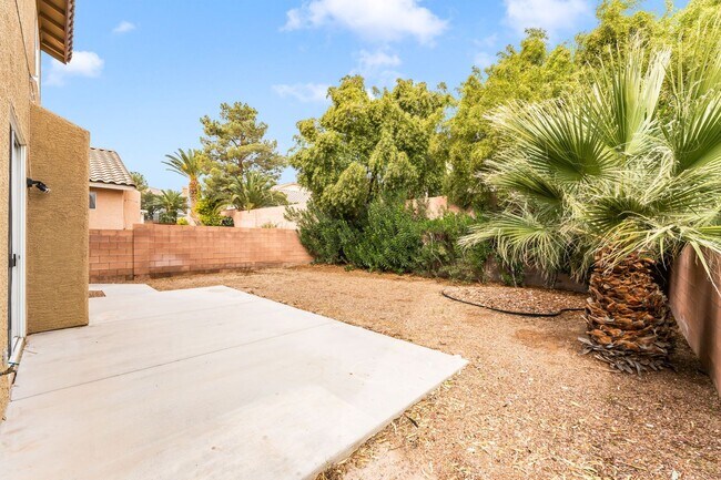 Building Photo - SUMMERLIN HOME, 3 BEDROOMS, LARGE BACKYARD, MINUTES FROM DOWNTOWN SUMMERLIN