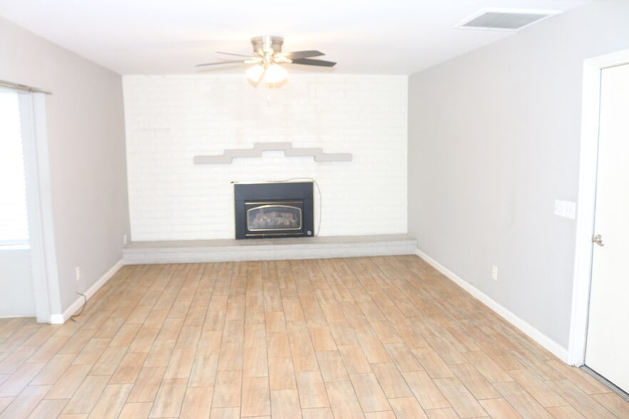 Living Room - 2506 E Balboa Dr