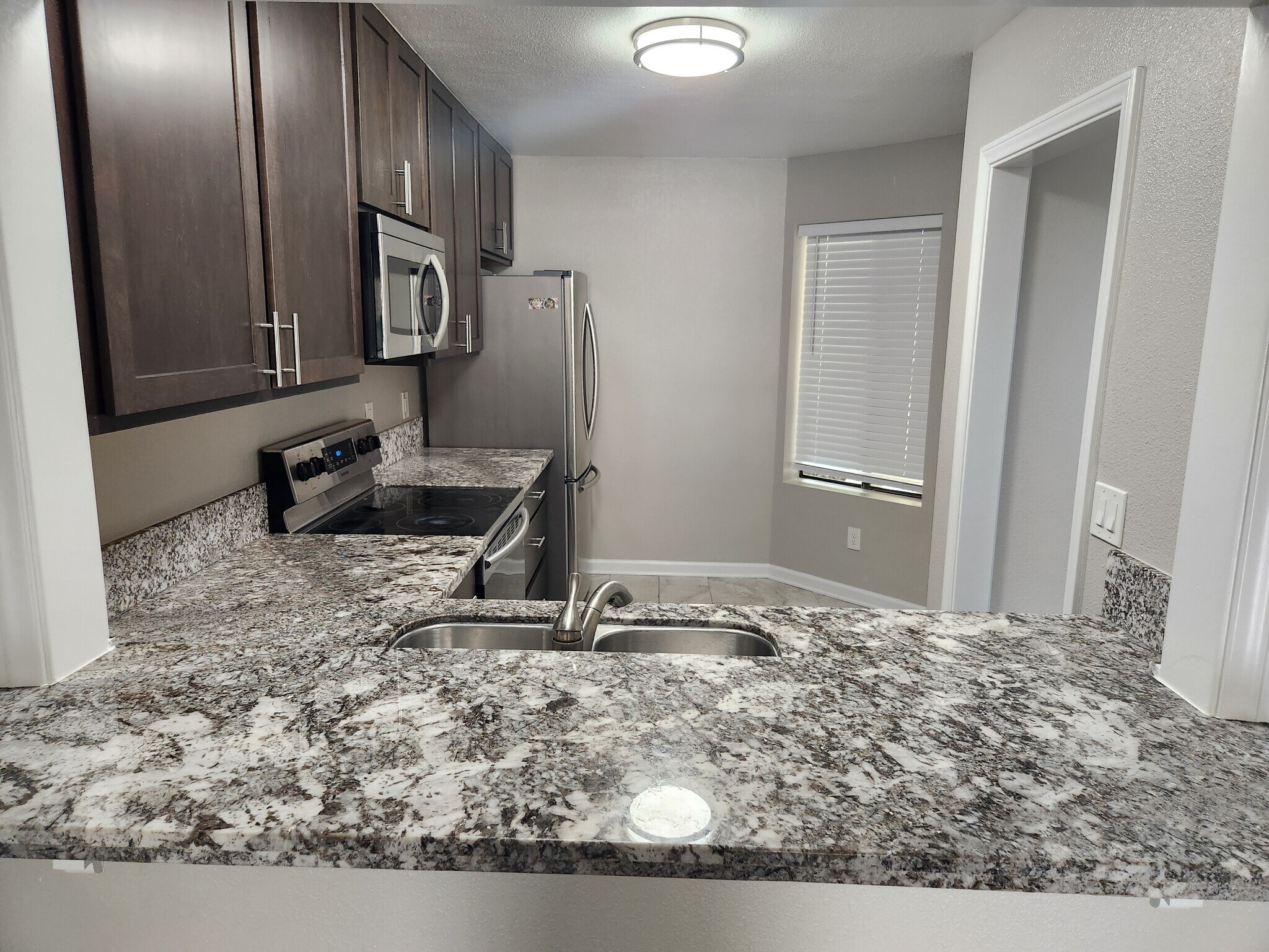 Building Photo - 3525 Lebon Dr