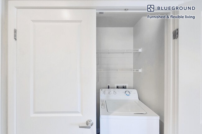 Building Photo - 1000 Lupine-SI FL2-ID12631A