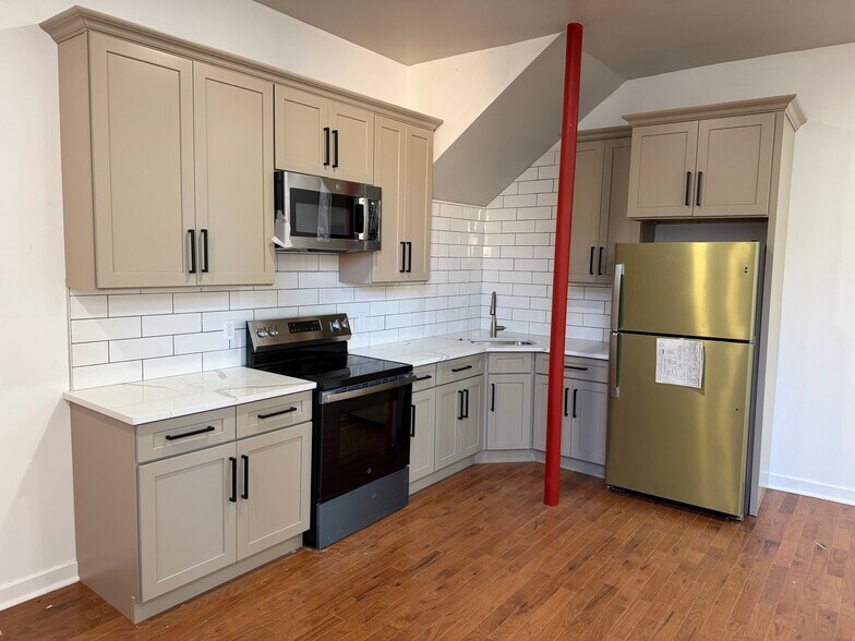 Building Photo - 711 Chew St