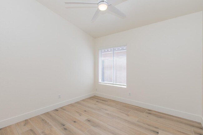 Building Photo - 23554 N 73rd Pl