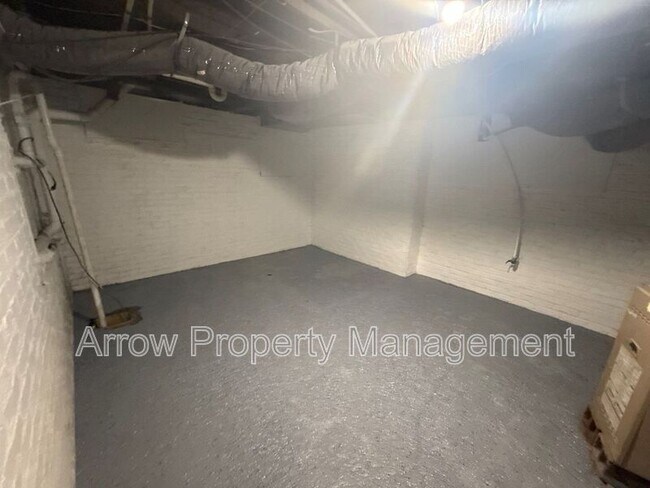 Building Photo - 715 Ella St