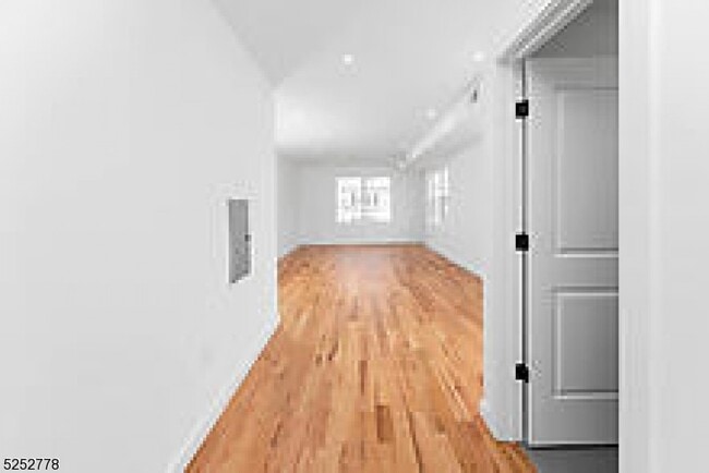 Building Photo - 125 Broughton Ave