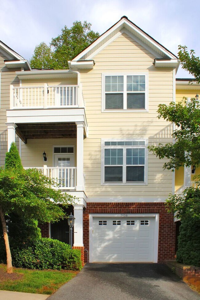 Building Photo - 1616 Kempton Pl