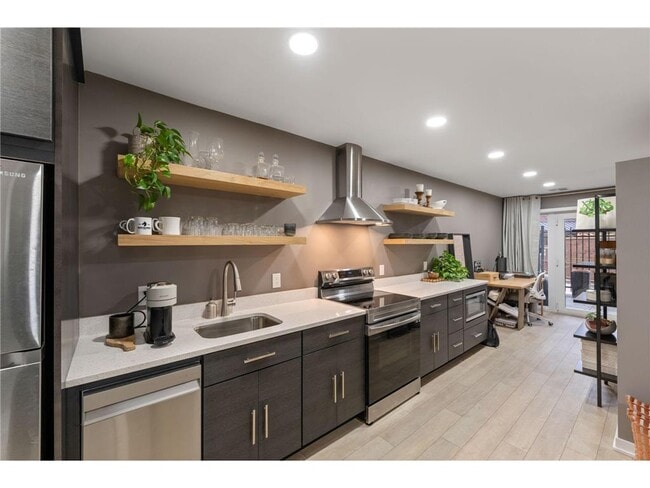 Building Photo - 20 NE 2nd St