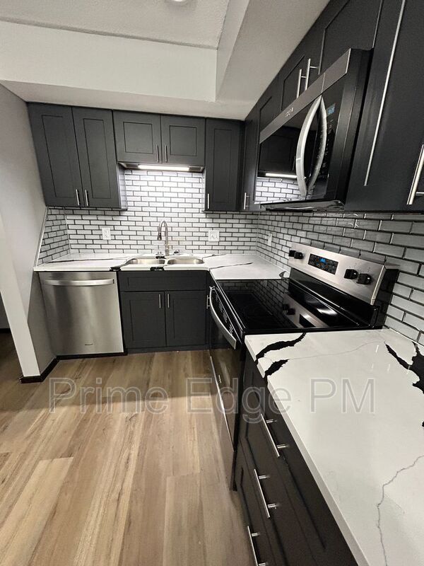 Building Photo - 1801 Ridgehaven Ct