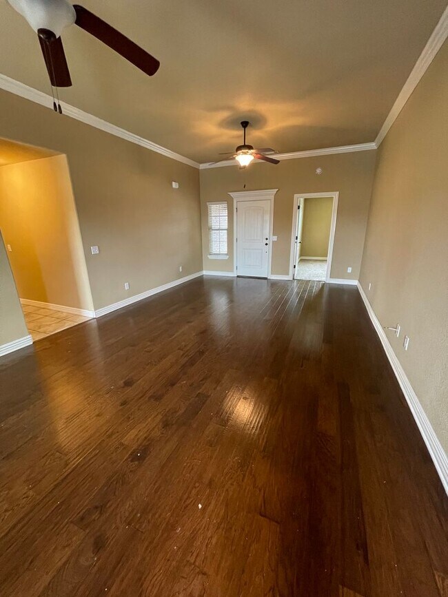 Building Photo - 405 Cherry St