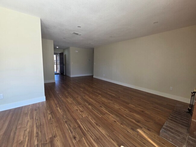 Building Photo - 616 Placer Ln