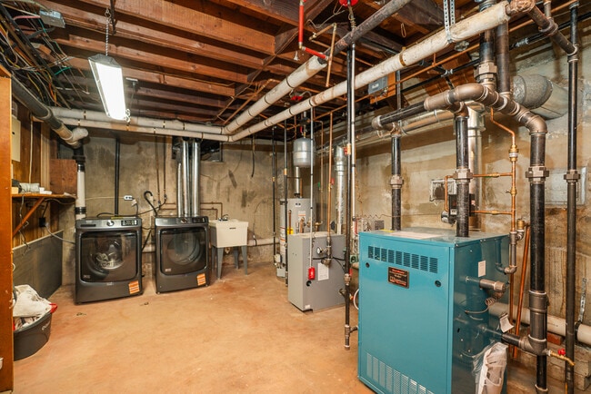 Building Photo - 83 Betsey Williams Dr