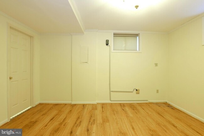 Building Photo - 8519 Electric Ave