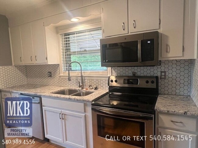 Building Photo - 6099 Franklin Rd