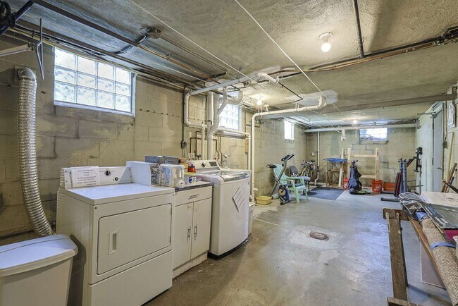 Building Photo - 3470 Brotherton Rd