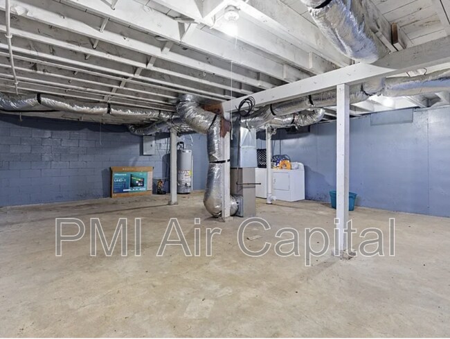 Building Photo - 4910 E Gilbert St