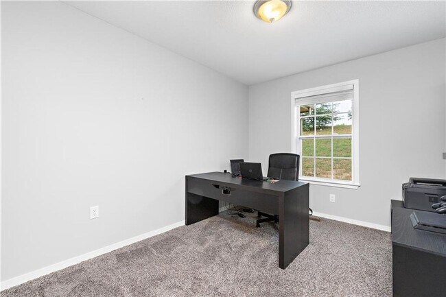Building Photo - {16059} Blue Valley Schools + Updated Town...