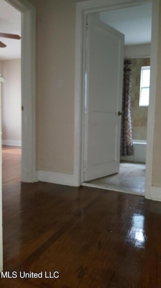 Building Photo - 327 Decelle St