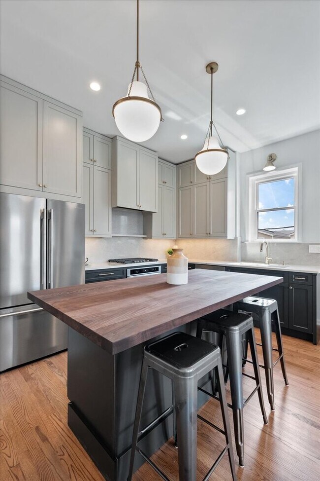 Building Photo - 217 S Bell Ave