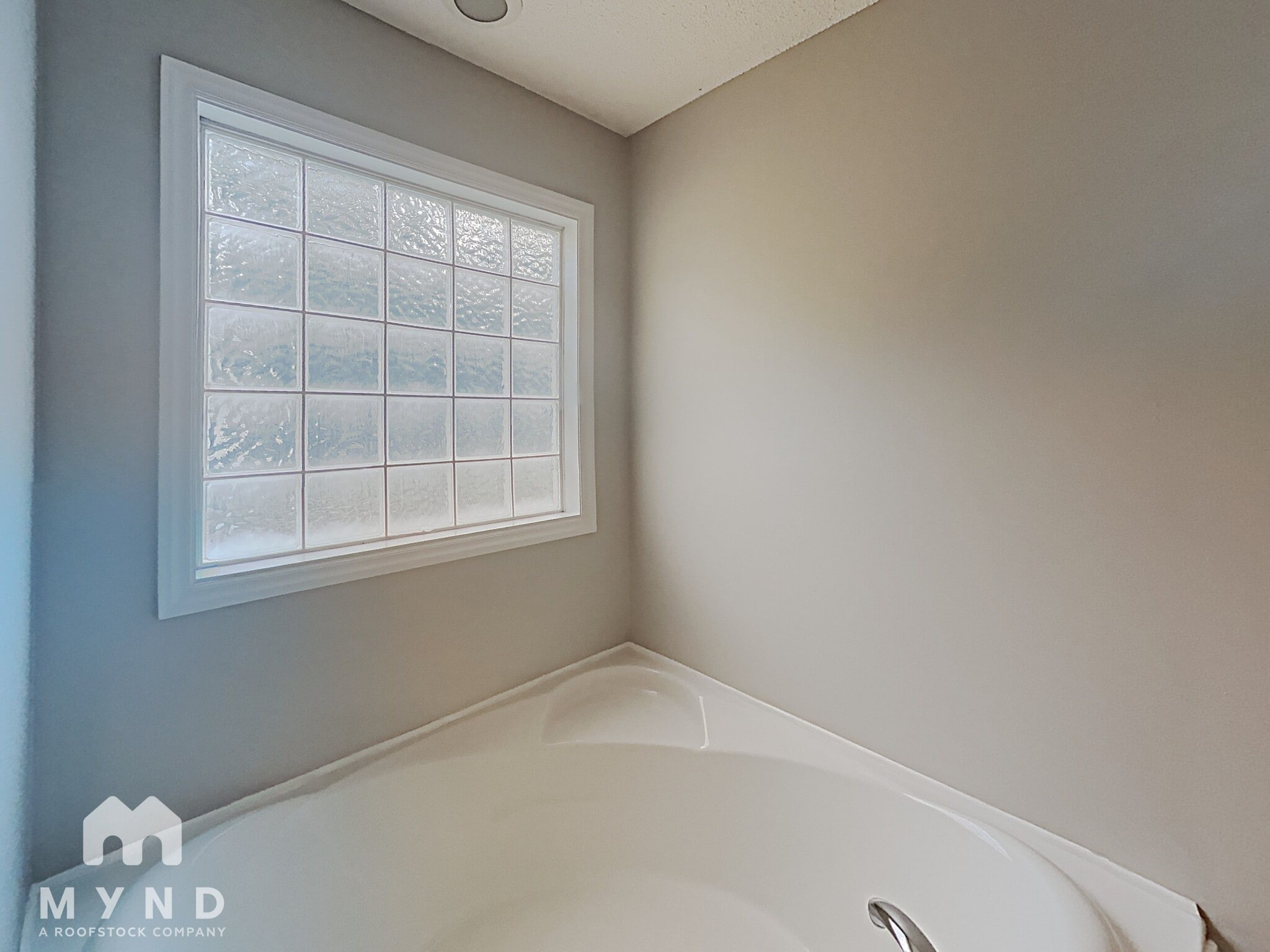 Building Photo - 165 S Ridge Dr