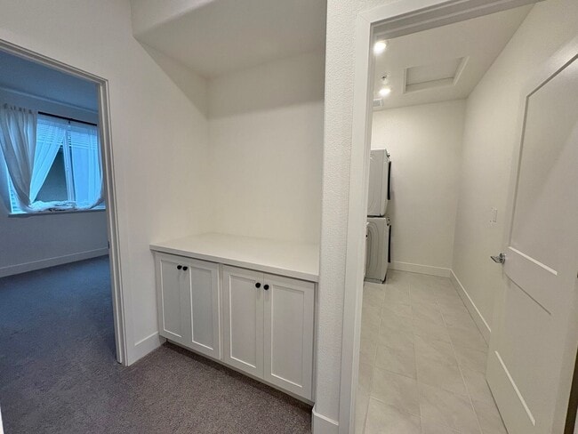 Building Photo - Beautiful 4 Bedroom 2.5 bath Home In Oakley with Solar