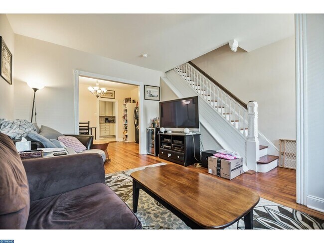 Building Photo - 385 Conarroe St