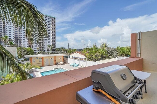 Building Photo - 801 S Ocean Dr