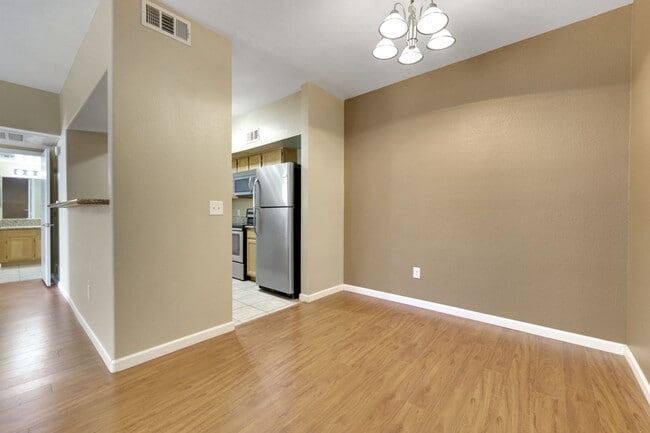Building Photo - One bedroom condo in gated community