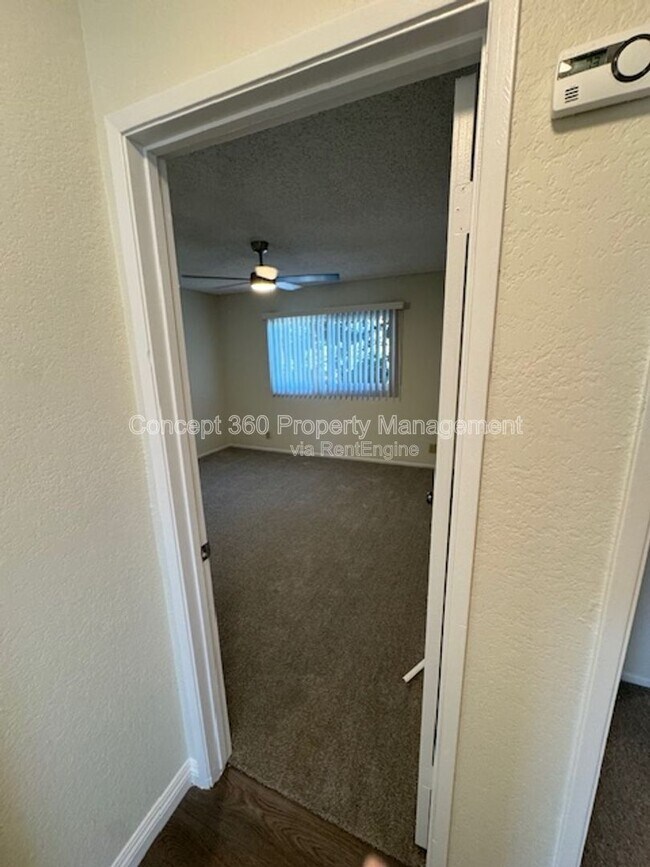 Building Photo - 9421 Cedar St