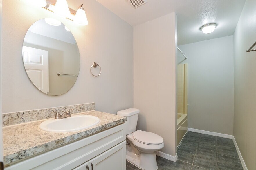 Building Photo - 13839 Riverpath Grove Dr