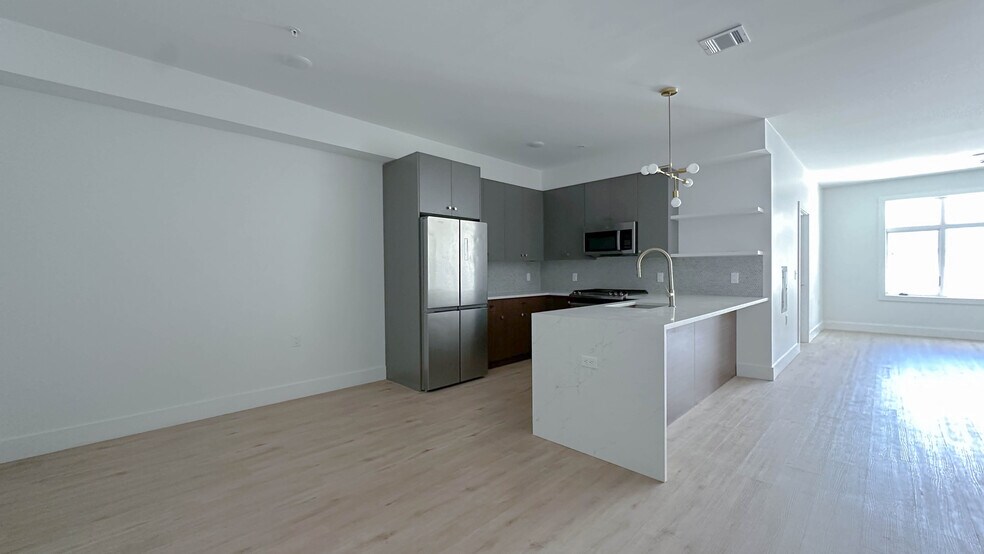 Building Photo - 276 Duncan Ave