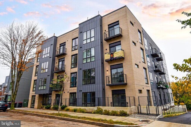 Building Photo - 1016 17th Pl NE