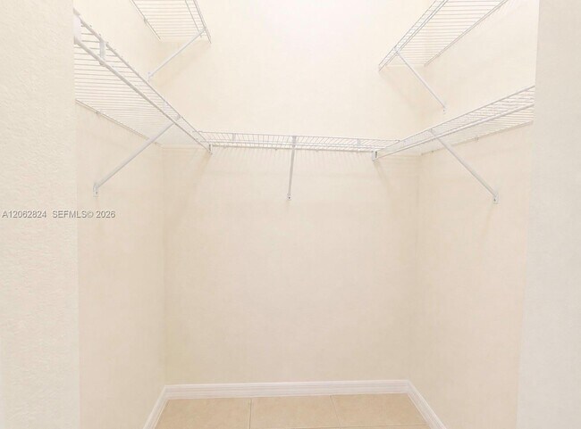 Building Photo - 3864 SW 48th Ave