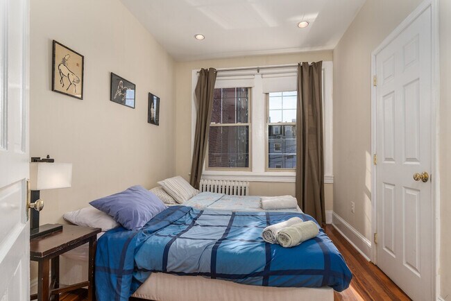 Building Photo - 2633 Adams Mill Rd NW