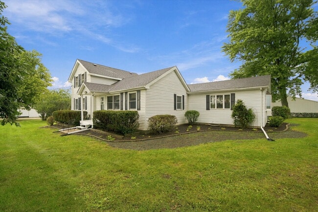 Building Photo - 3-Bed, 1-Bath Country Home in McHenry