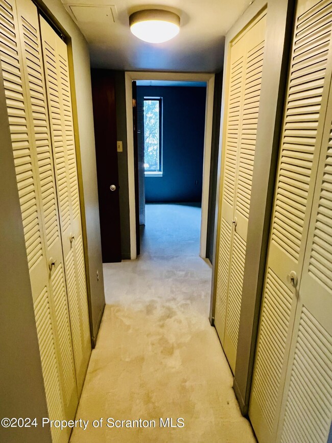 Building Photo - 220 Linden St