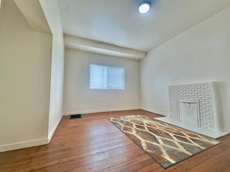 Building Photo - 720 37th St
