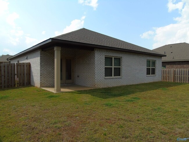 Building Photo - 207 List Rd