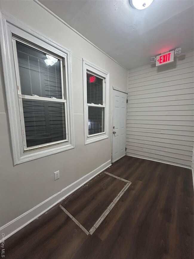 Building Photo - 144 Waverly St