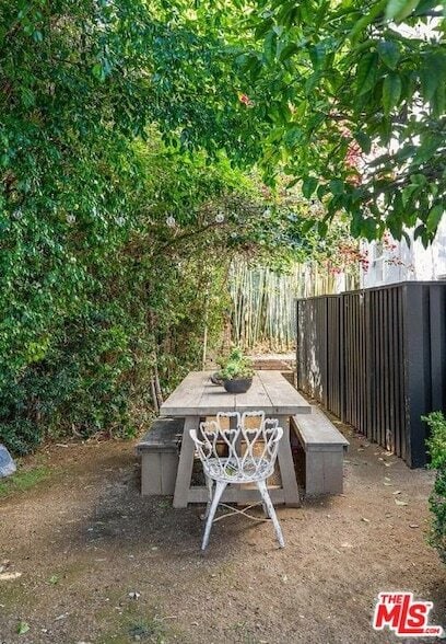 Building Photo - 1514 Sunset Plaza Dr